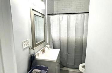 Downtown Charm, 3 Bdr, Near Rest and Bars - Photo 12