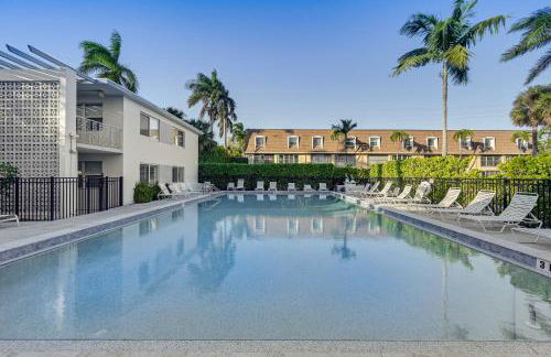 Sleek Coastal Abode 1 Block to Naples Beach! - Photo 3