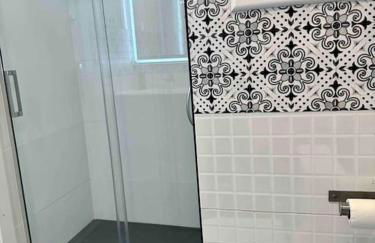 8 min walk to the beach & 10 min walk to Convention Centre ! - Photo 20