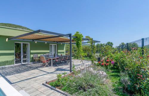 Villa Gariful, Sleeps 8 with Pool & Pet Friendly - Photo 9