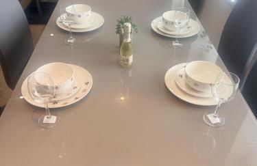 2 Beds Mint drive With Secure car Or Van Park w WiFi-Netflix No Deposit Required - Foto 8