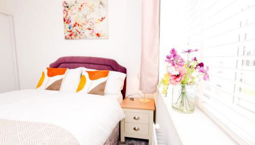 Manchester Cityside Deluxe Stay - 3 Bedroom House Great for Family with Free Parking & Garden - Foto 2