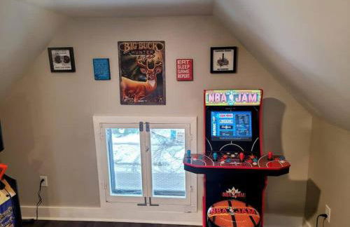 Downtown Kzoo with 3rd Floor Arcade Room - Foto 40