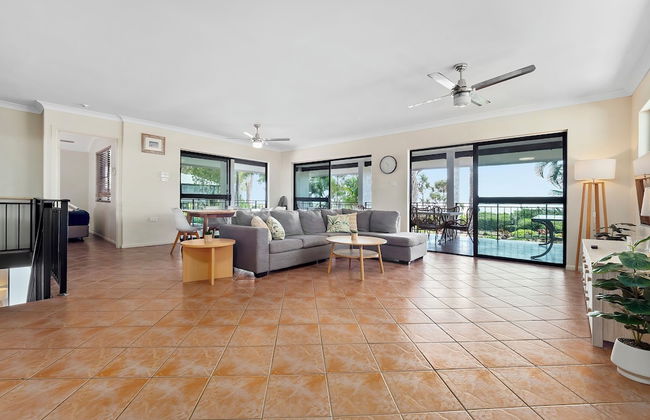 Dolce Vita Beachfront Holiday House - Photo 9