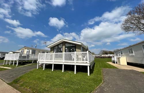 2 Bedroom Lodge TH35, Nodes Point, St Helens, Isle of Wight - Photo 9