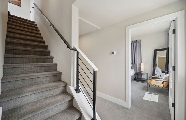 Swanky Townhome Near Old Town, Breweries and River - Foto 23