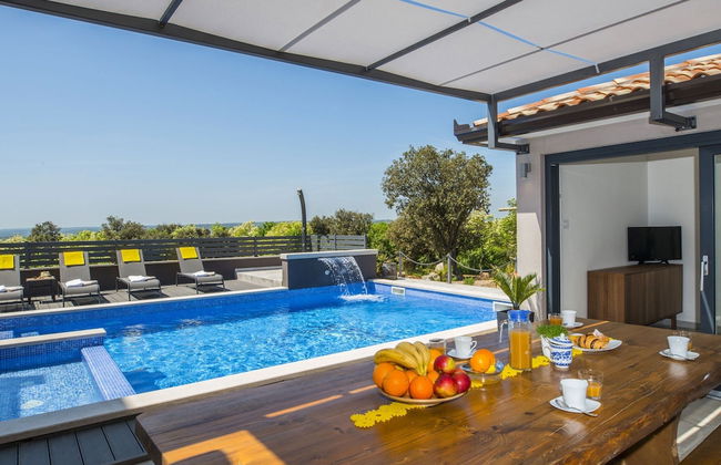 Villa with Swimming Pool, Outdoor Kitchen, Sauna, Hot Tub, Play Area, Sea View - Foto 30