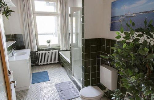 Stilvolle Altbauwohnung in zentraler Lage - Foto 12