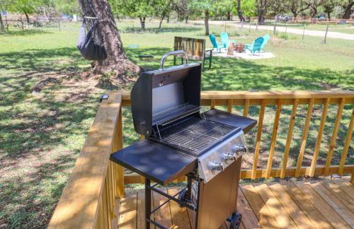 Bandera Bungalow - River, Downtown, Peaceful fenced corner lot! King bed! - Foto 23