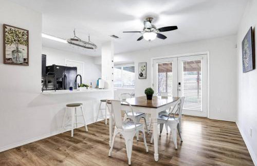 Centrally Located Little Gem - Foto 19