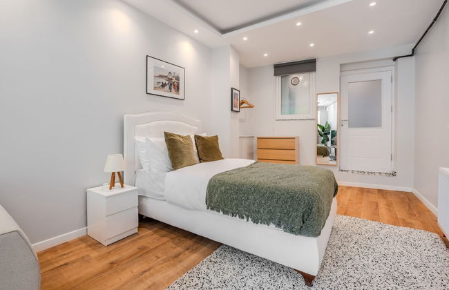 House w Garden 10 min to City s in Beyoglu - Photo 15