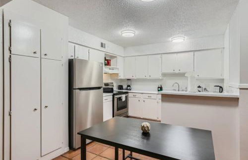 2B Getaway - Sleeps 6 - Pool, Pkg - Walk Dtwn - Foto 27