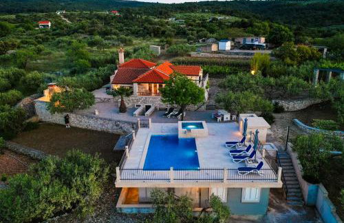 VILLA AGAPE - Three bedroom villa on 15k m2 olive grove - Incredible 360 view - Free parking - Private pool and jacuzzi - Foto 69