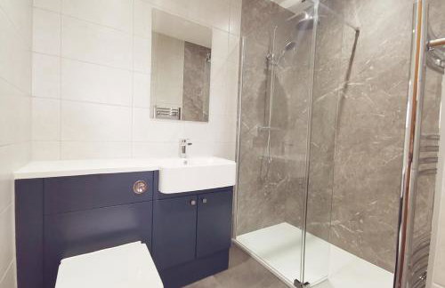 1 Y Bae - Top Floor Apartment - Photo 14