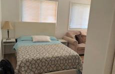 Walk to 2 metro's, furnished studio, private, parking, wifi. - Foto 3