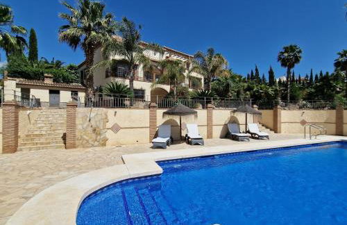 Exclusive Lakeside Villa with Private Pool & Total Privacy - Foto 19