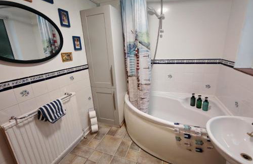 Fantastic sea views at Century's old Alma's Cottage - Sleeps up to 8 guests - Foto 49