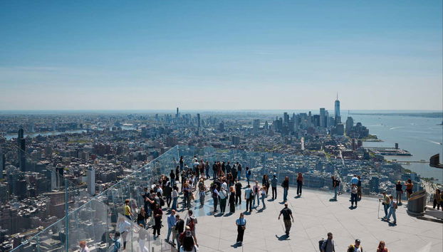 Contemplando el skyline de Manhattan
