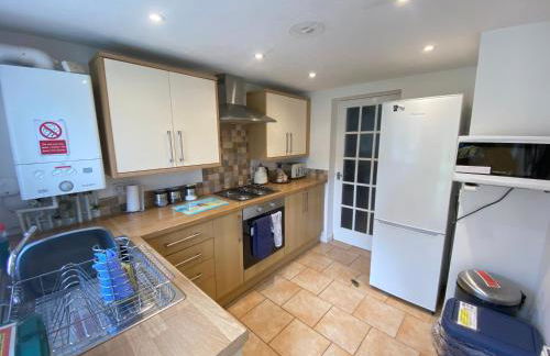 The Cwtch, Log Fire, Sleeps 6, Nr Zip World, Brecon and Bike Park Wales - Photo 21