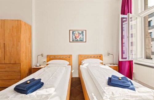 1,399 sq ft Historic Landmark, Checkpoint Charlie - Foto 29