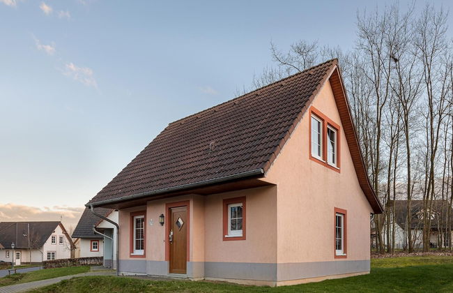 Restyled Villa with Washing Machine near River Moselle - Foto 1