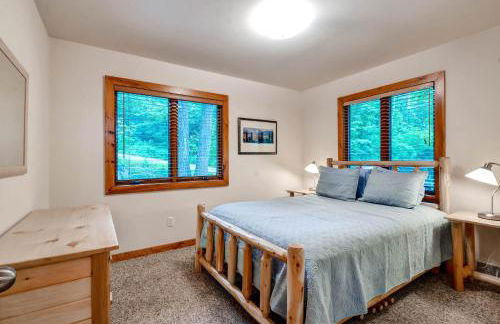 Waterfront Highland Lake Home with Deck and Dock - Foto 14