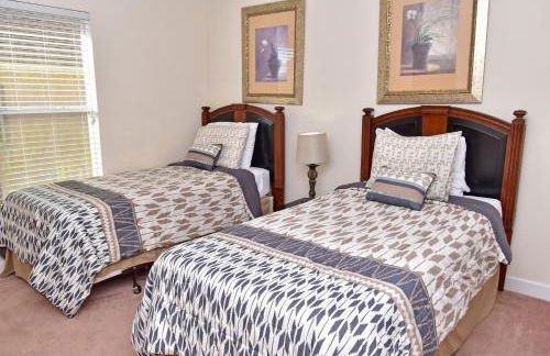 Comfortable Pool Home with Spa & Games Room Close to Disney - Foto 25