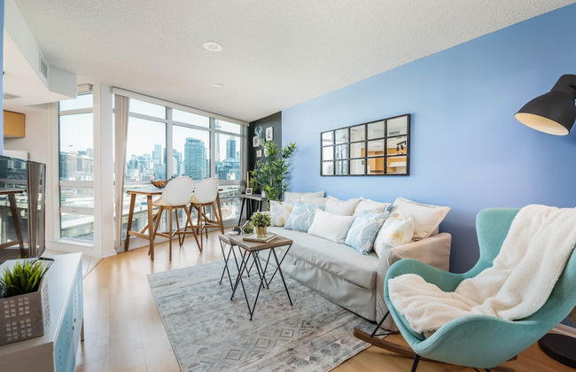 QuickStay CN Tower View Condo in Fort York - Foto 1