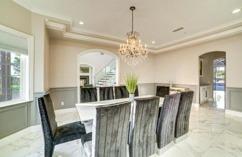 Expansive Riverside Mansion! Luxe, Family Friendly - Foto 9