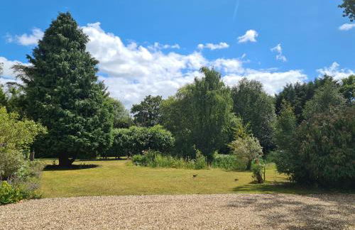 The Reading apartment with gardens, suitable for contractors - Photo 20