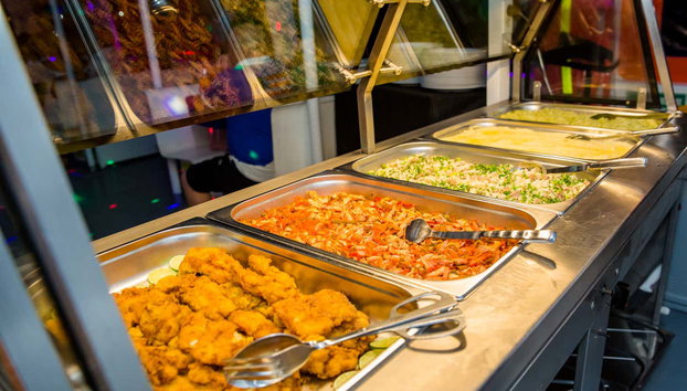 Paseo en barco con espectáculo y cena por Cartagena - Foto 4, Comida buffet a bordo