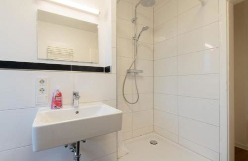 Tolstov Apartments - 1 or 3 Room Apartments with Balcony - 20 Min Messe DUS & Airport DUS - Foto 43