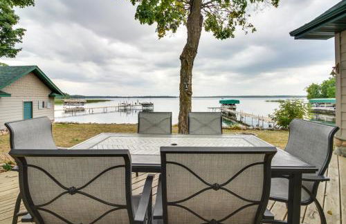 Lakefront Isle Escape with Dock and Fire Pit! - Foto 20