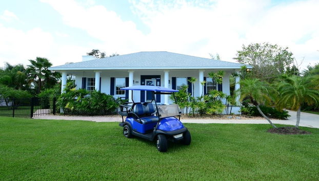 Beach Cottage 3 Bed 2 Bath Heated Pool Free Golf Cart Bring Your Boat RV Private 1AC lot - Foto 2, Habitación