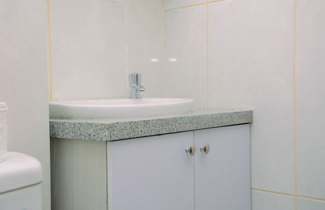 Comfy with Modern Style 1BR Grand Kamala Lagoon Apartment - Foto 11