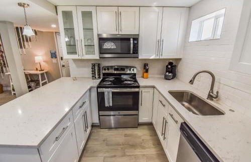 Vibrant & Cozy Two Bedroom Lower Unit King Beds - Foto 8