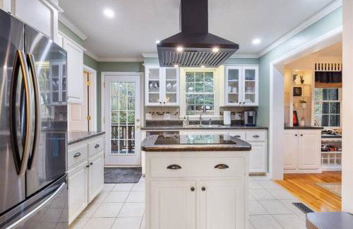 Hillside Hot Tub Hideaway! King Bed / Fire Pit - Foto 34