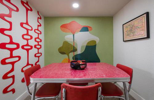 The Yellow Door Denver - Mid Century Design & Comfort - Foto 31