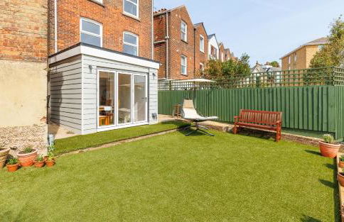 Heart of Cowes - 10 Guests, 200m to Town, Sea View - Photo 8