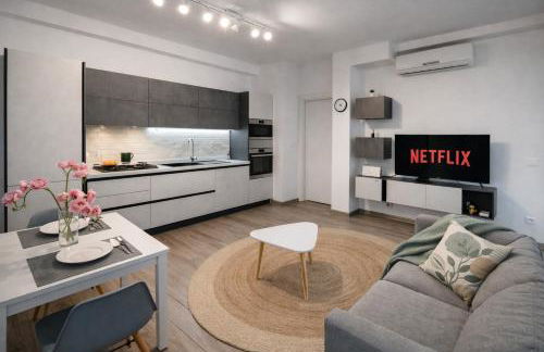 Attico Luminoso con Terrazzo e Parcheggio Gratuito - Foto 5