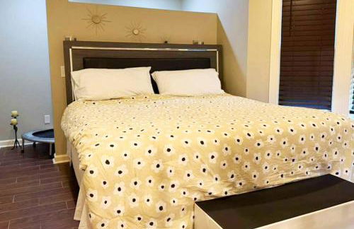 Private and Relaxing Getaway with Gym, Pool & Hot Tub - Foto 8