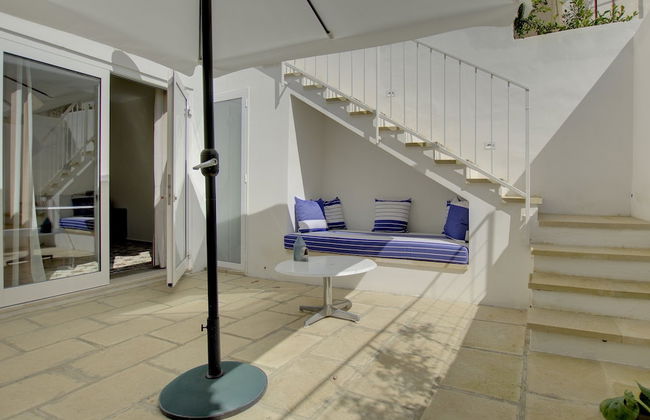 Lovely 70s Style Patio and Terrace - Photo 51