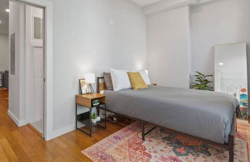 Prime OTR off Vine St, Lux Full Bed, Fast WiFi, Fully Equipped, 50in TV, Sleeps 4ppl - Foto 16