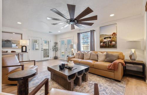 Spacious Lakefront View With Hot Tub and Pool NH - Foto 36