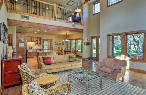 Riverfront Blanco Home with Shaded Porch and Hot Tub - Foto 5