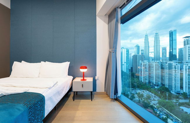 Moonway Luxury Suites At Eaton Residence - Photo 49