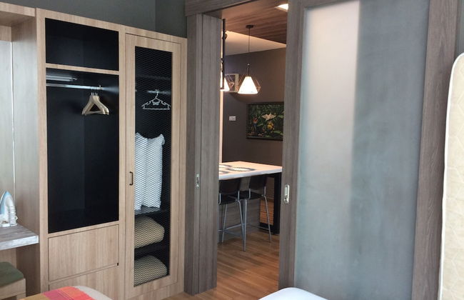 Lawang Suite Apartment With Balcony - Photo 4