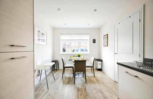 LUX Contractor & Family Haven - Parks x2, Sleeps 9 - Foto 42