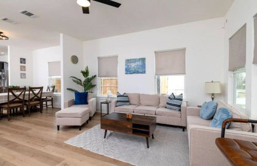 Fenced Yard - Fire Pit - Gated Parking - Workspace - Foto 1