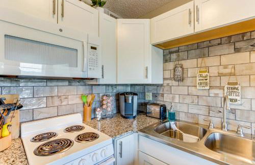 Pool Access and Lake View Osage Beach Condo! - Foto 12